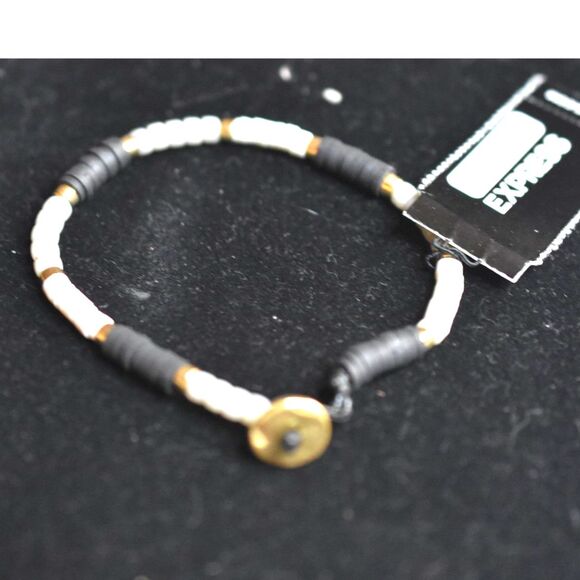 NWT Express Black/Gray/White Stacked Stone Gold Tone Button Latch Bracelet - Picture 2 of 3